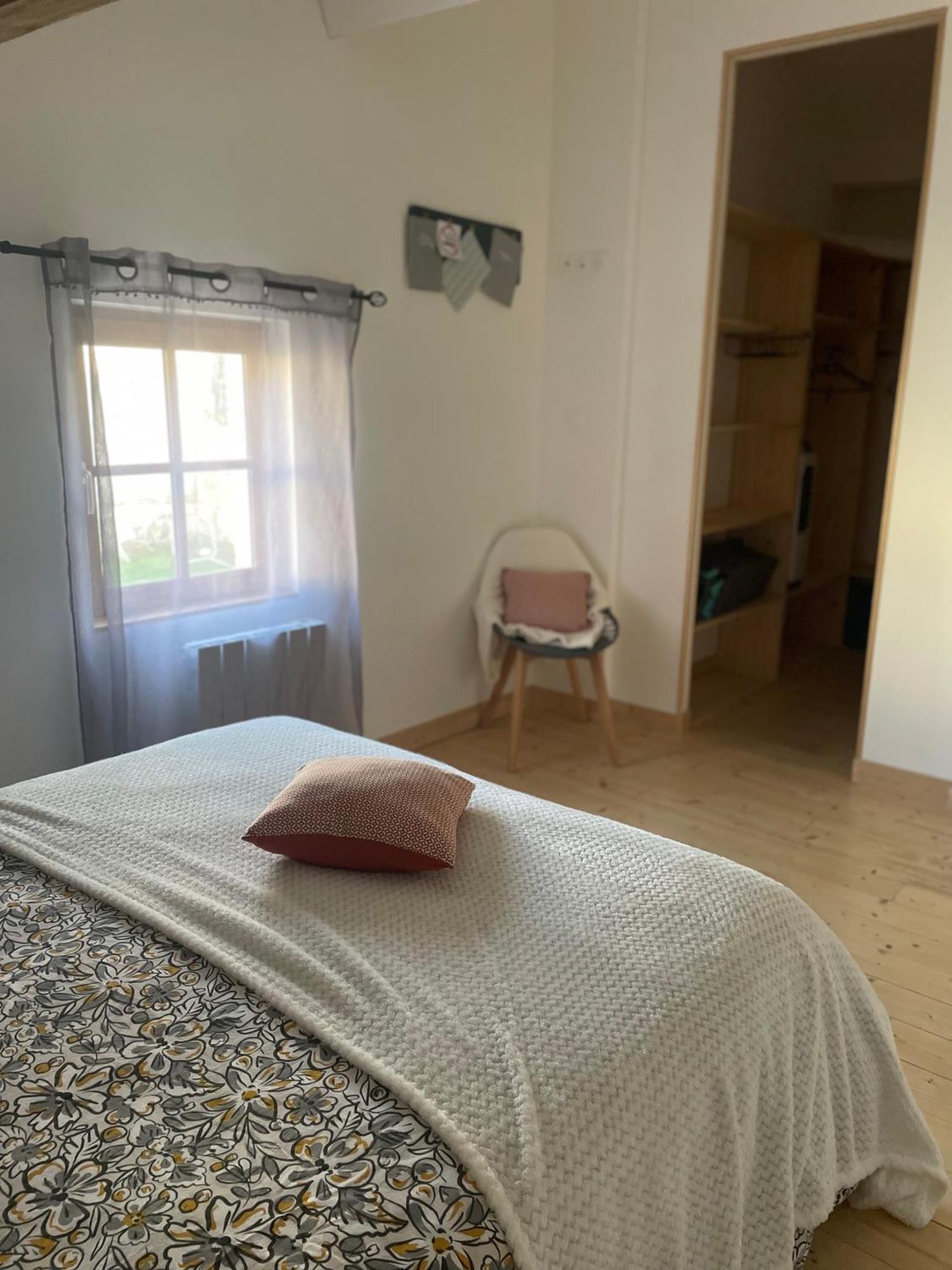 Gite La Rive Gauche Saint-Meme-les-Carrieres Exterior foto